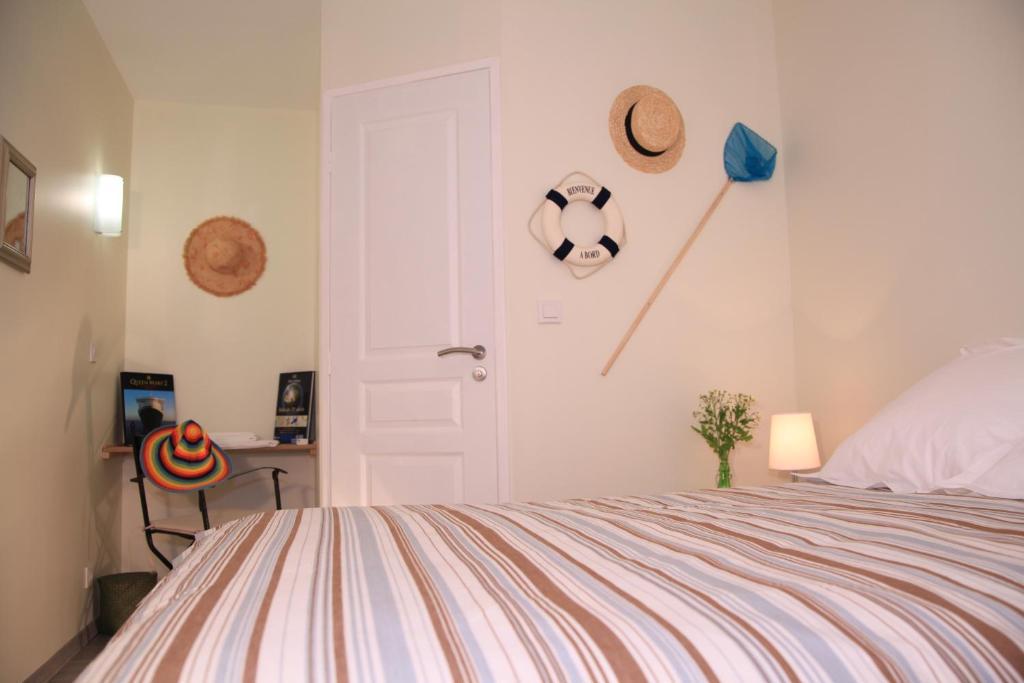 Les Chambres De Jeannette Marsella Habitación foto